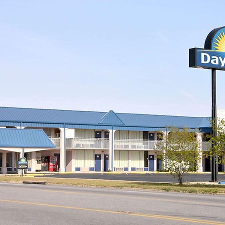 Days Inn By Wyndham Donalsonville Bagian luar foto