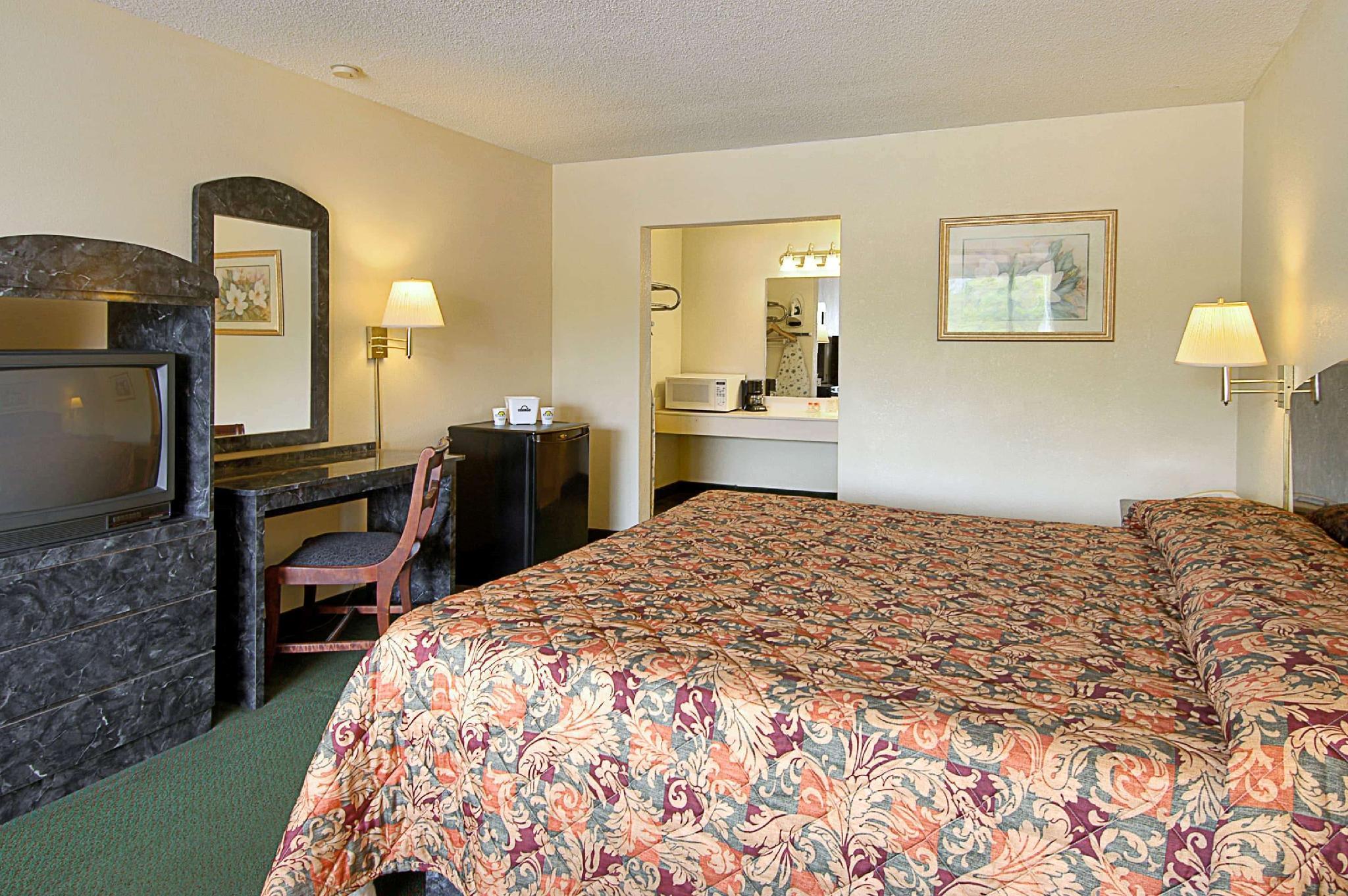Days Inn By Wyndham Donalsonville Bagian luar foto