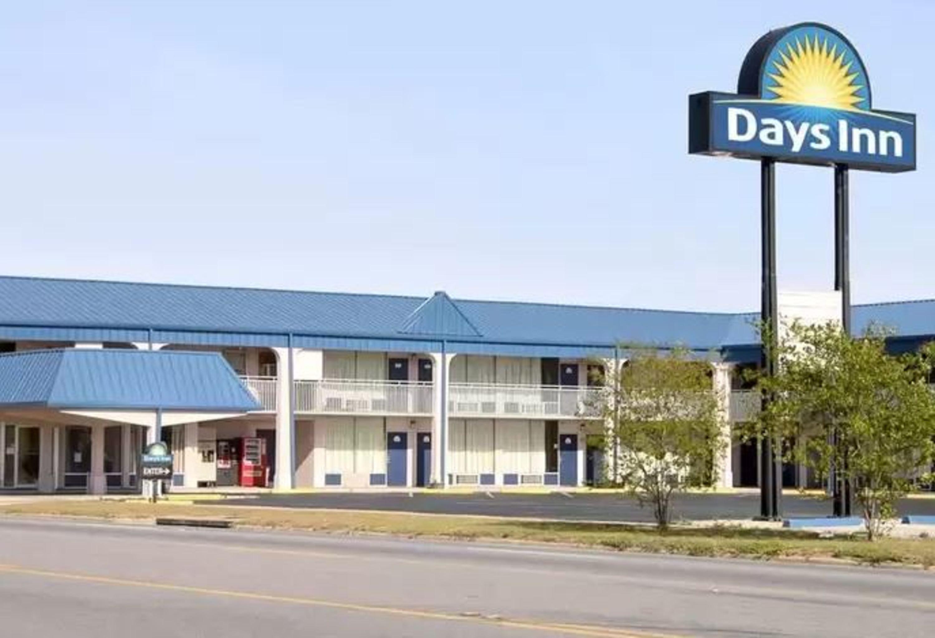 Days Inn By Wyndham Donalsonville Bagian luar foto