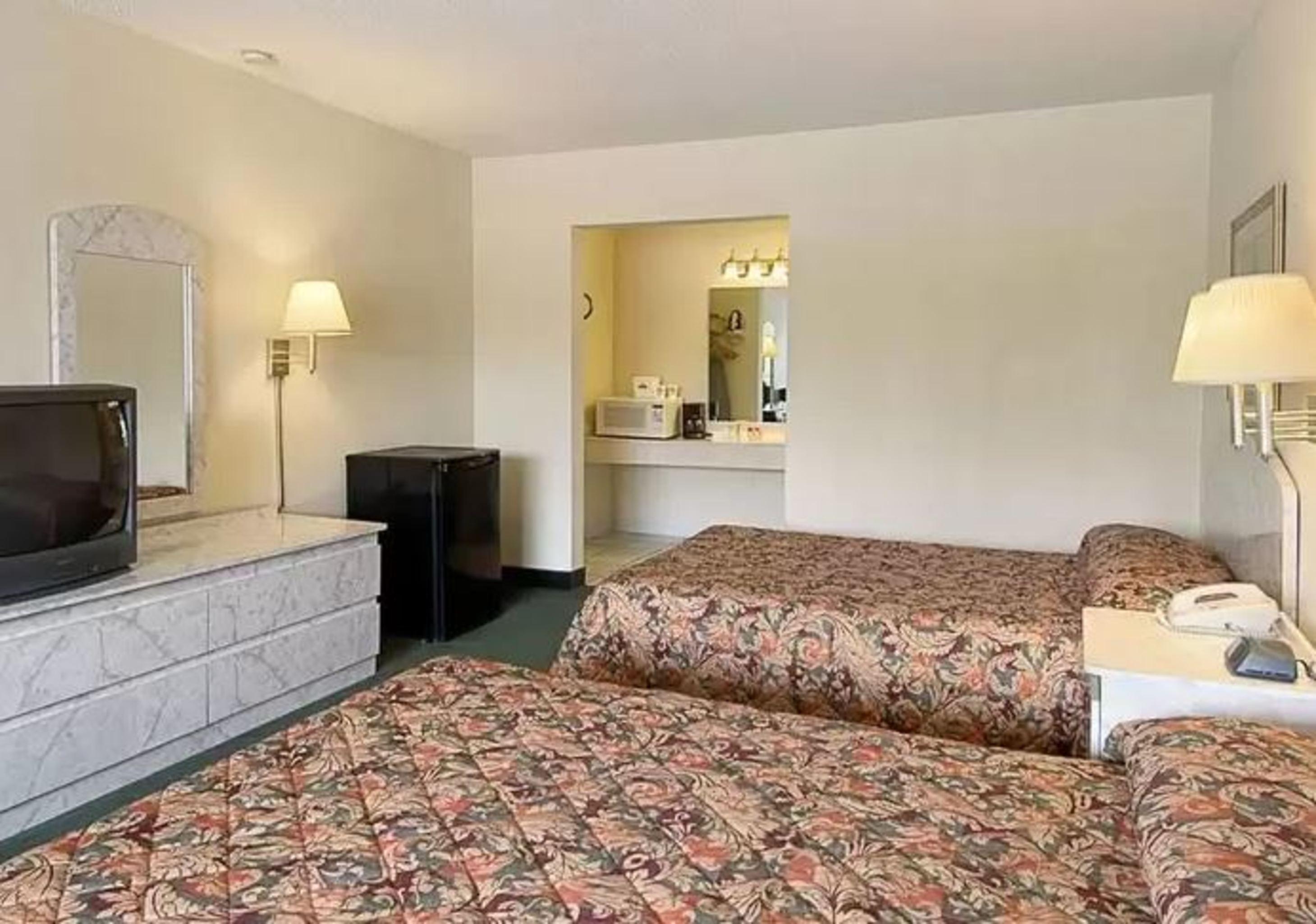 Days Inn By Wyndham Donalsonville Bagian luar foto
