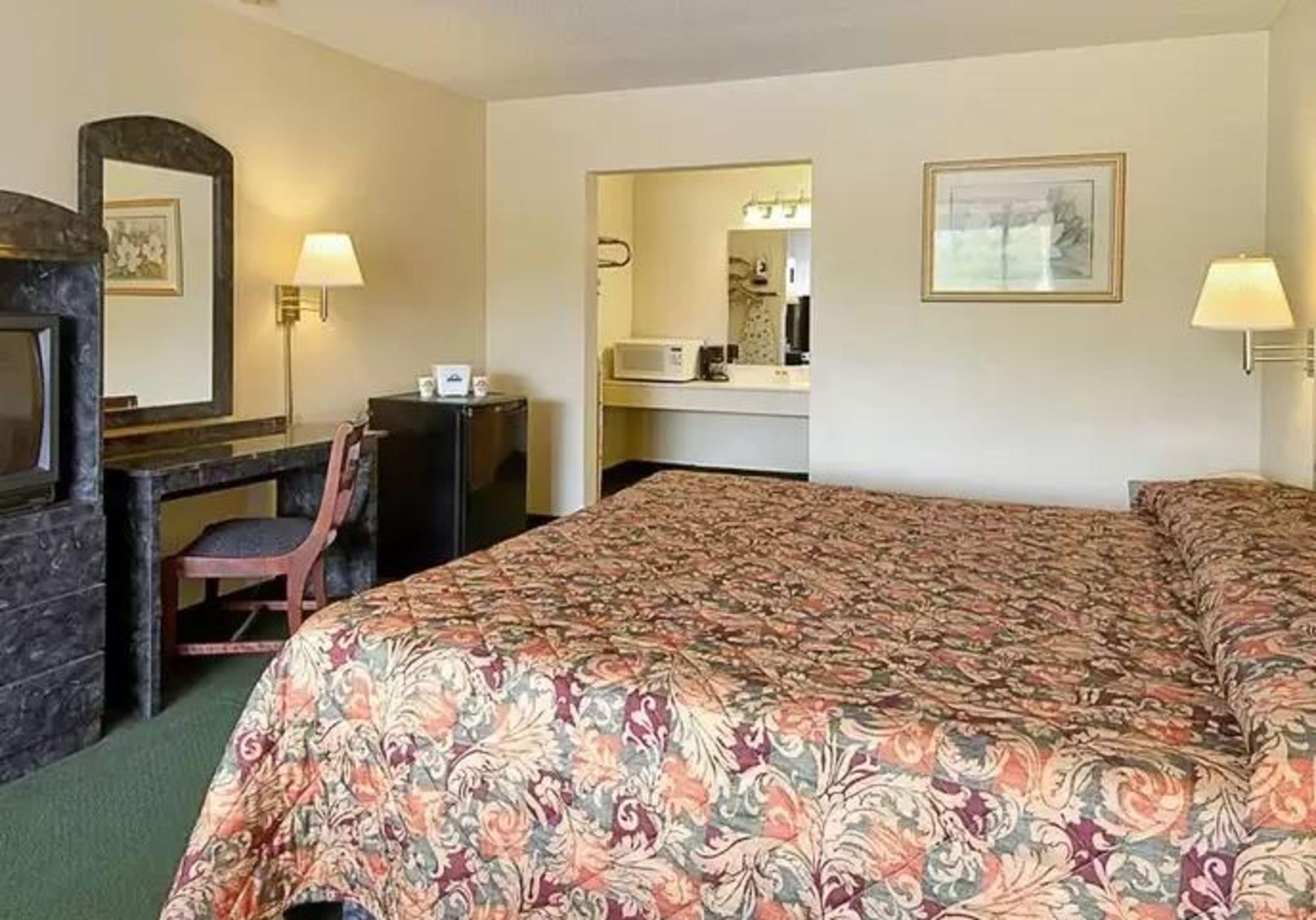 Days Inn By Wyndham Donalsonville Bagian luar foto