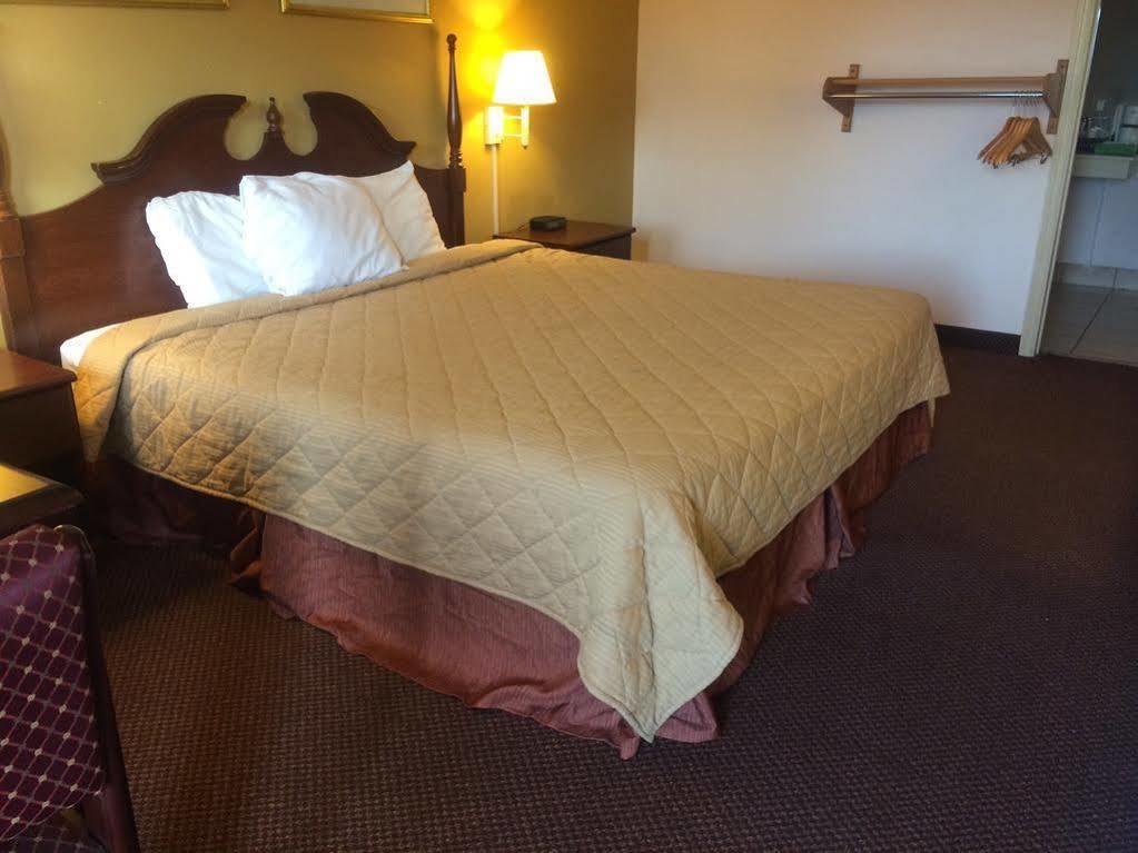 Days Inn By Wyndham Donalsonville Bagian luar foto
