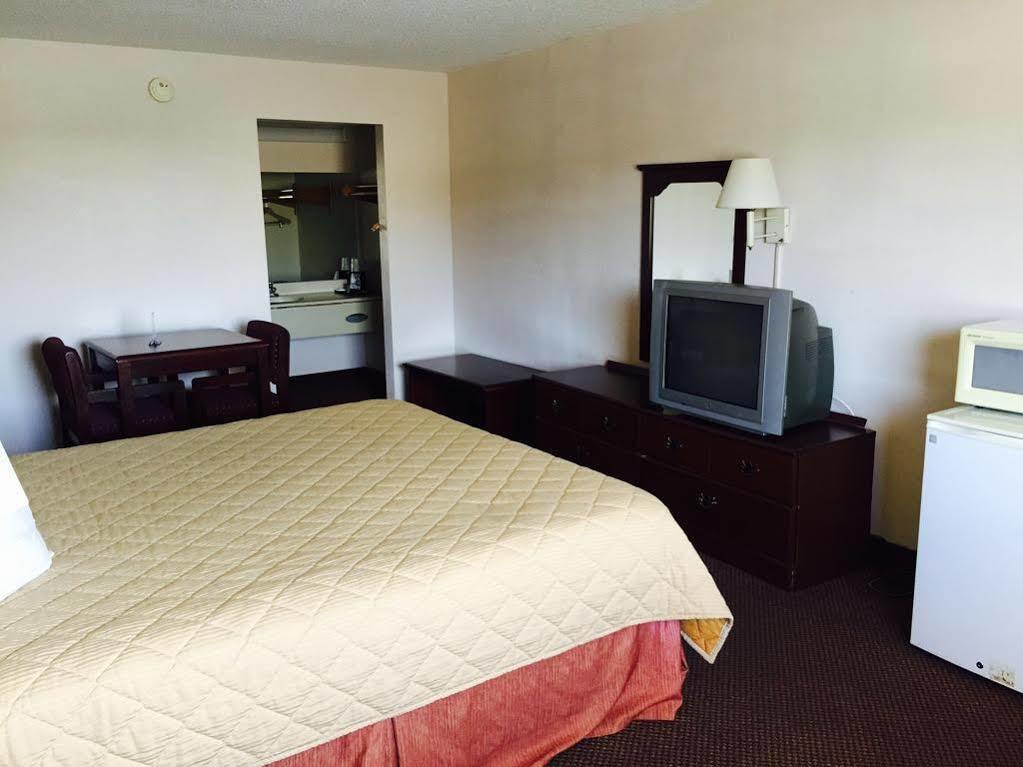 Days Inn By Wyndham Donalsonville Bagian luar foto